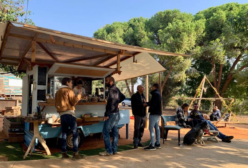 עגלת קפה הפוכות חיבת ציון ראשי