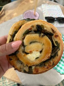 עגלת קפה מלוו כפר ויתקין תמונה של מאפה