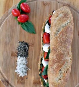 כריך גבינת מוצרלה רמותה