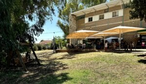 קפה דובי עגלת קפה כפר שמואל תמונה של נוף