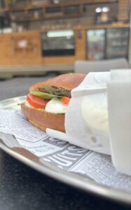 גנה אונו עגלת קפה תמונה של כריך