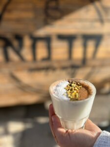 עגלת קפה קדמא סוסיא כוס קפה
