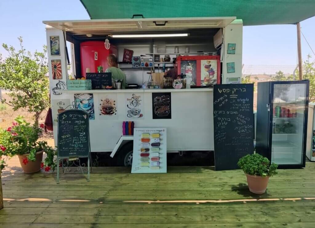 עגלת קפה ברייק פאסט תמונה של העגלה