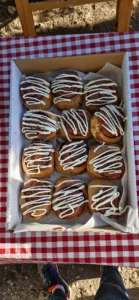 עגלת קפה בוטקה מודיעין מכבים רעות תמונה של מאפים באריזה