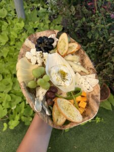 דשא גן עגלת קפה כפר יונה תמונה סלט