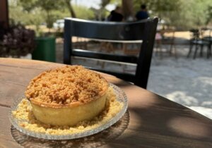 מיימונס מקום בכפר עגלת קפה כפר מיימון תמונה של קרטיבעוגת גבינה אישית