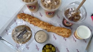 אינתה עגלת קפה משאבי שדה תמונה מאפה וממרחים