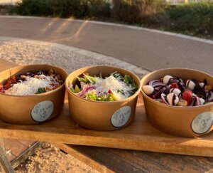 אריאלה עגלת קפה אריאל תמונה של סלטים