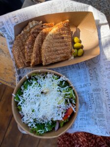 אריאלה עגלת קפה אריאל תמונה של טוסט וסלט