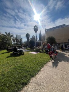 דוידקה עגלת קפה ופודטראק איילת השחר תמונה של העגלה מסביב