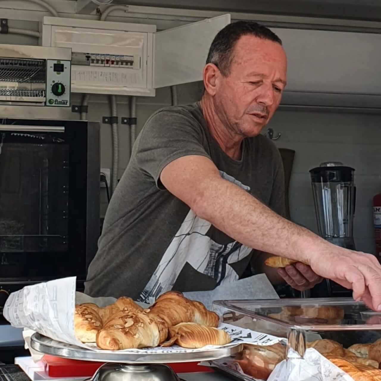 בארקה עגלת קפה גילון תמונה של הבעלים