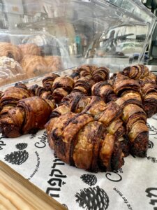 מורקפה עגלת קפה קיבוץ עלומים תמונה של מאפי רוגלח