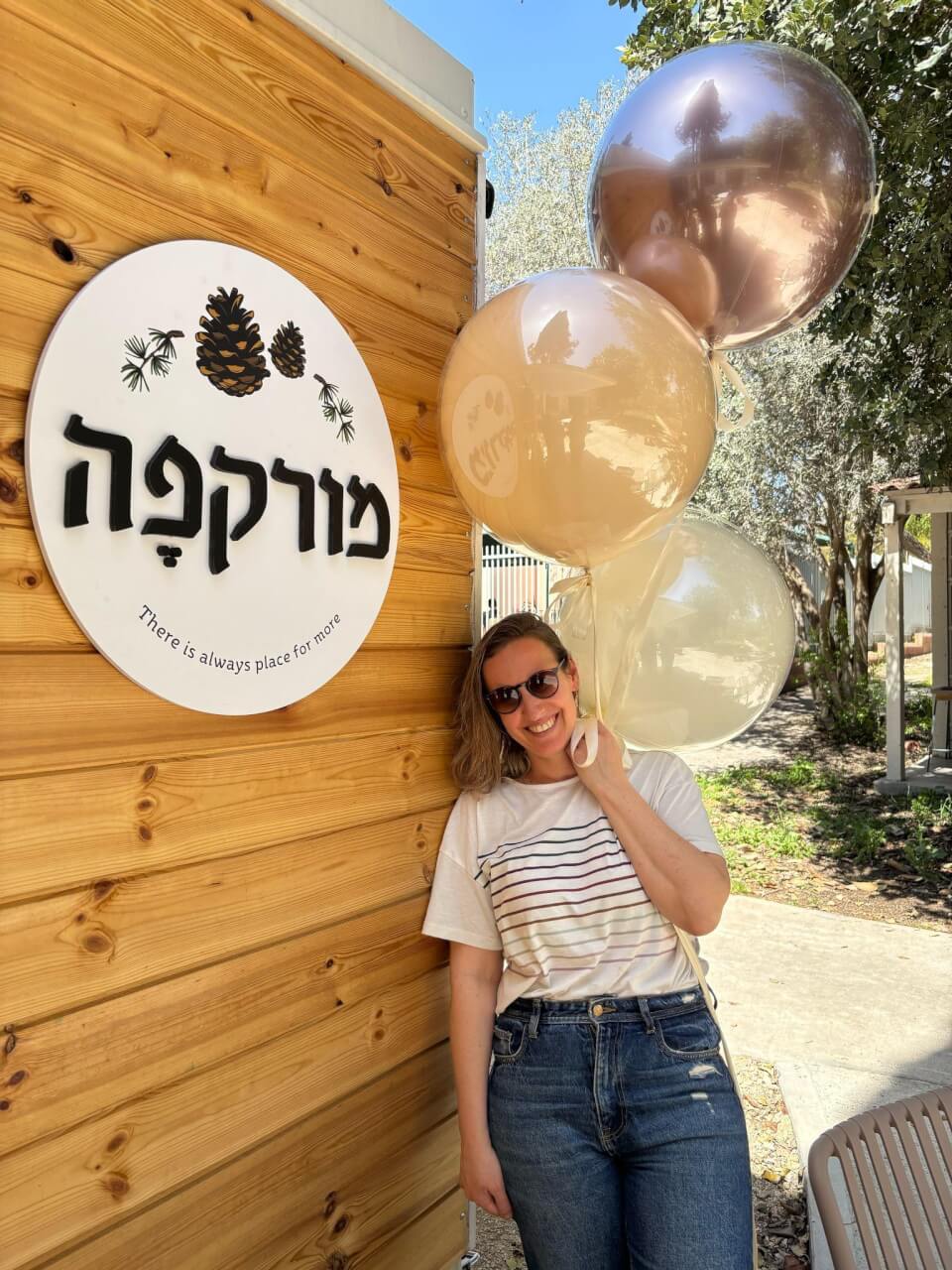 מורקפה עגלת קפה קיבוץ עלומים תמונה של בעלת העגלה