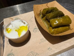 האוטובוס עגלת קפה אורנית תמונה של עלי גפן וגבינה